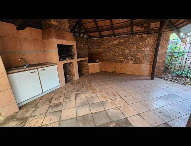 6 BEDROOM HOUSE FOR SALE IN UVONGO